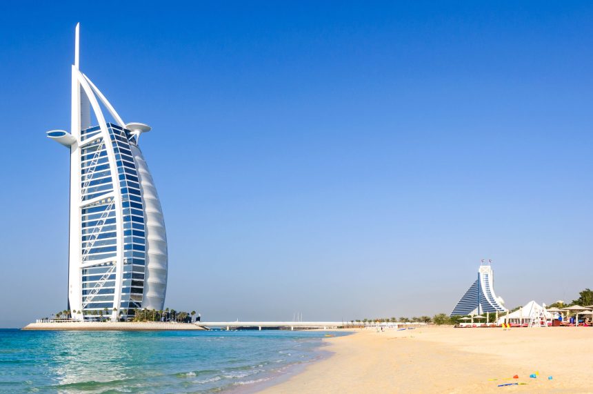 hotelul simbol al dubaiului burj al arab intra intr un amplu proces de restaurare 69e08e3f9c4f8