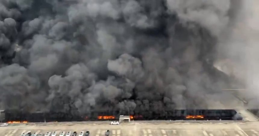 incendiu puternic la compania byd din shenzhen autoritatile sustin ca problema n ar fi legata de baterii 69de4b4e6e7da