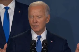 joe biden moment stanjenitor pe scena la syracuse university 69dff4e616c3f