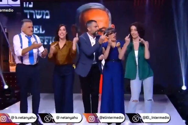 netanyahu tinta unor gesturi obscene in direct la o televiziune din spania 69da11e274162