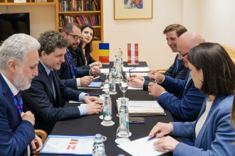 nicusor dan s a intalnit cu cancelarul austriei la summitul initiativei celor trei mari 69f10ee882167