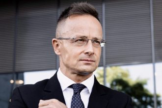 peter magyar acuza distrugerea unor documente sensibile in ministerele din ungaria 69dd3dc9addfd