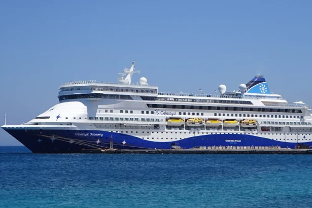 prima nava comerciala care a trecut prin stramtoarea ormuz un vas de croaziera 69e36bd20a487