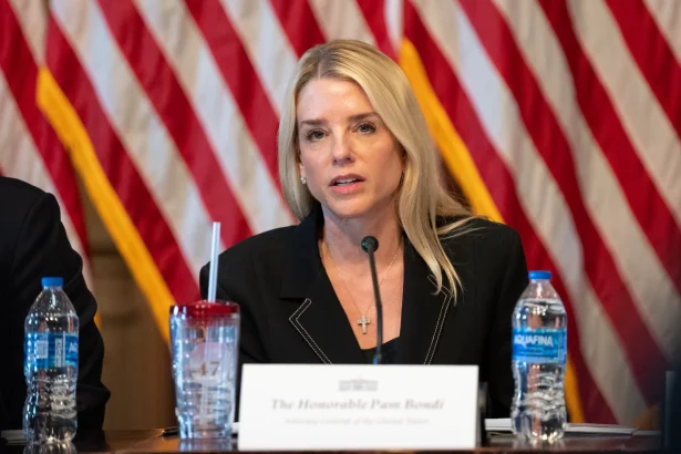 procurorul general al sua demis de trump liderul american nemultumit de modul in care pam bondi si a indeplinit atributiile 69ceb97425106