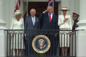 regele charles i a oferit un cadou istoric lui trump si a starnit rasete cu o gluma pledoarie pentru unitatea nato 69f18e900aefd