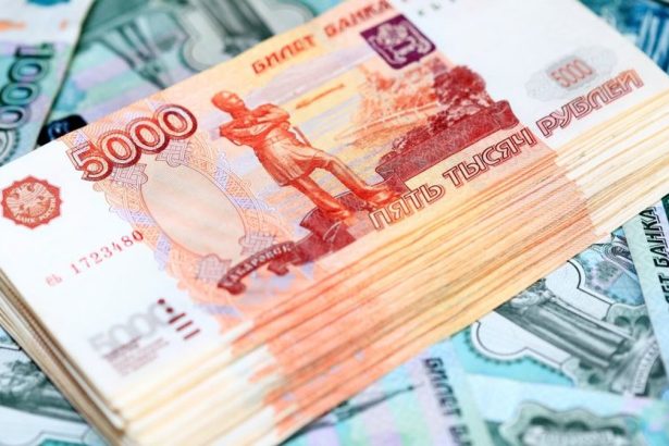 retrageri masive de numerar in rusia persoane fizice si companii au scos peste 5 miliarde de euro 69d8eb8a9f5ce