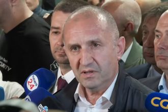 Rumen Radev la sediul coaliției Bulgaria Progresistă după anunțarea rezultatelor alegerilor parlamentare din 19 aprilie 2026, Sofia, Bulgaria