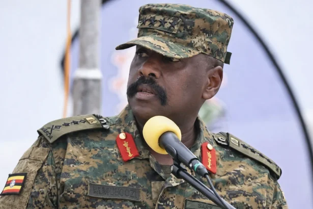 seful armatei din uganda ii cere lui erdogan un miliard de dolari si cea mai frumoasa femeie din turcia de sotie 69db7e25a4687