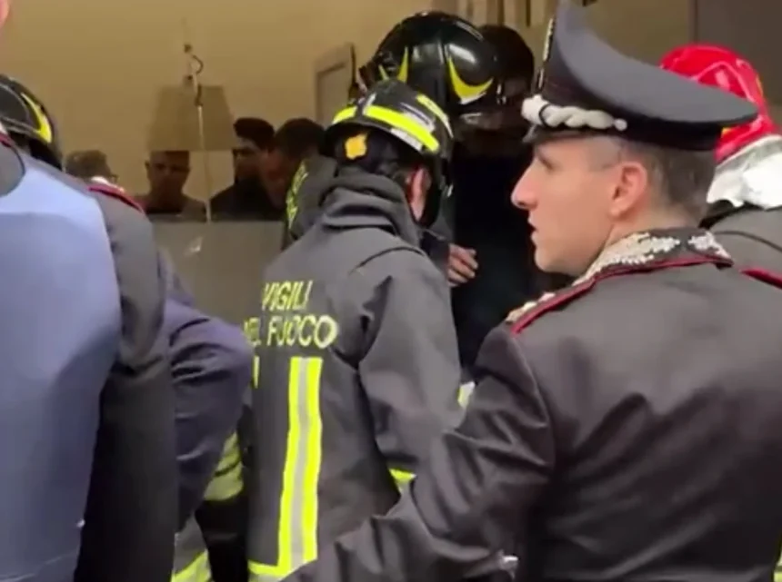 tentativa de jaf la o banca din italia mai multi angajati si clienti au fost luati ostatici 69e0e2be58118