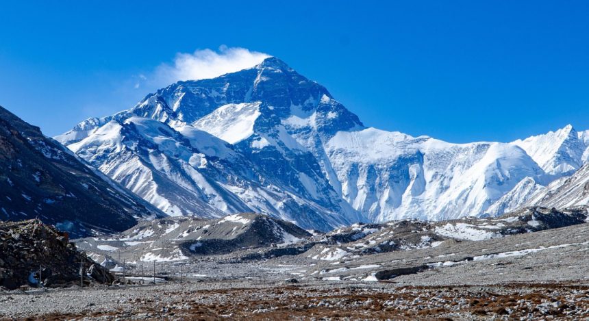 traseul spre everest blocat de un bloc de gheata in plin sezon de expeditii alpinistii aflati deja pe munte speriati 69eb424331c76