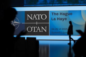 trump ia in calcul o posibila retragere din nato dupa ce europenii au interzis sua folosirea bazelor aeriene 69d497cc77e42