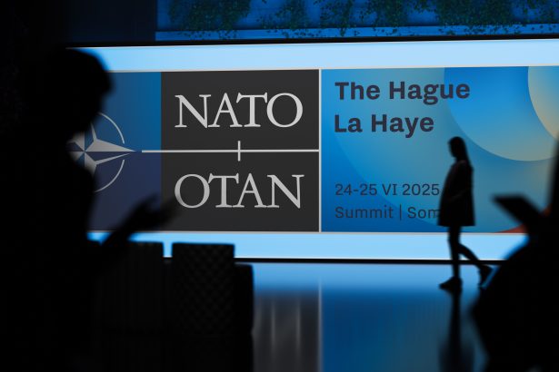 trump ia in calcul o posibila retragere din nato dupa ce europenii au interzis sua folosirea bazelor aeriene 69d497cc77e42