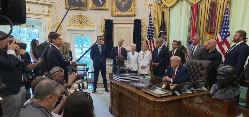 trump spune ca iranienii au fost simpatici inchizand ormuz dar sua nu pot fi santajate iar discutiile merg bine 69e3ab2ac9617