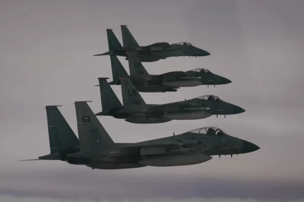 trump sustine ca sua au folosit peste 170 de aeronave pentru recuperarea pilotilor raniti in iran 69d40551f12ca