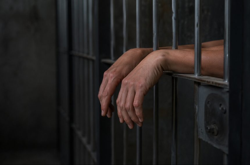 un judecator i a dat unui criminal despagubiri de aproape 300 000 de dolari dupa ce s a declarat femeie 69eb1b88a320b