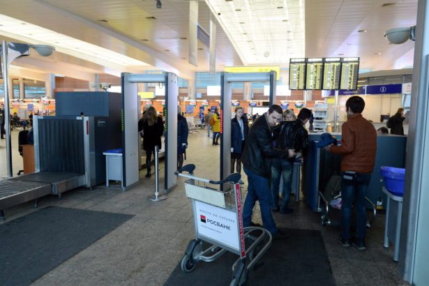 zeci de cetateni israelieni retinuti si interogati pe aeroportul domodedovo din moscova 69e7018b2ec2e