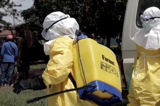 18 suspecti de ebola au fugit dupa incendierea unui centru medical din congo oms a ridicat nivelul de alerta 6a129b78a49c5