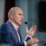 Rareș Bogdan și Ilie Bolojan în contextul crizei PNL privind votul pentru un guvern PSD condus de Sorin Grindeanu.