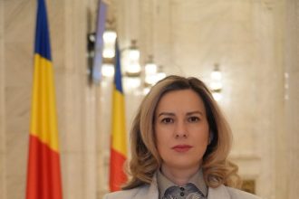 Dumitrița Albu în Parlament, după moțiunea de cenzură care a dus la îndepărtarea lui Ilie Bolojan