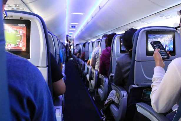 biletele de avion se scumpesc dupa noile reguli privind emisiile de carbon anuntul vine inainte de sezonul vacantelor 6a055789e22fb