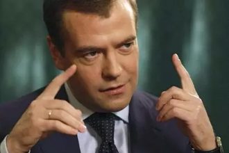 dmitri medvedev ameninta diplomatii europeni ramasi la kiev reduceti numarul de angajati 6a16d8f4668f7