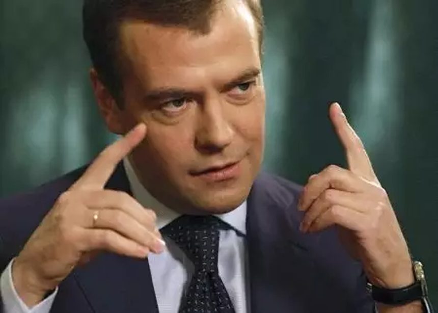 dmitri medvedev ameninta diplomatii europeni ramasi la kiev reduceti numarul de angajati 6a16d8f4668f7
