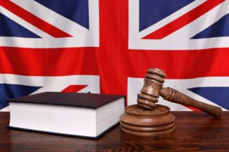 doi romani judecati la londra dupa injunghierea unui jurnalist de origine iraniana 6a0b51e1990ea