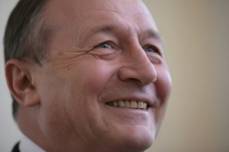 edited basescu crede ca presedintele ar trebui sa incredinteze psd mandatul de premier 6a0dc4fcec4bd