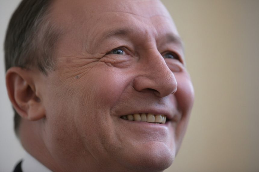 edited basescu crede ca presedintele ar trebui sa incredinteze psd mandatul de premier 6a0dc4fcec4bd