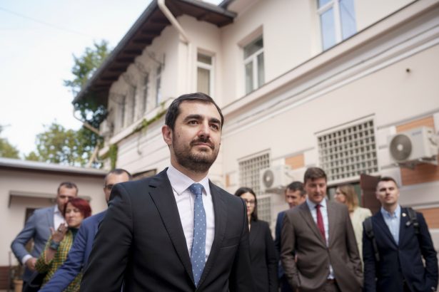 edited claudiu nasui legea salarizarii e menita sa creasca din nou cheltuielile eu cred ca unele salarii la stat ar trebui sa scada 6a156fc68bf21