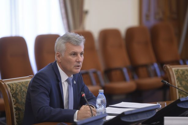 edited daniel zamfir acuzatii grave la adresa pnl bolojan cu fratii micula si cu ministerul de finante ar fi impartit banii din fondul de rezerva pe un servetel 6a05d60092b3d
