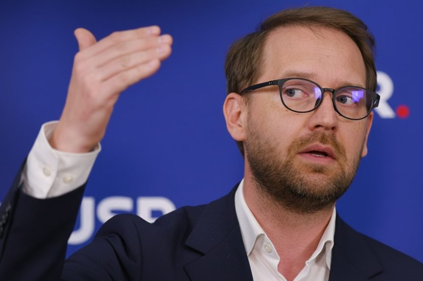 edited dominic fritz parlamentarii usr vor fi prezenti dar nu vor exprima un vot la motiunea de cenzura 69f8ae0e2a825