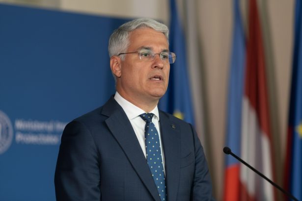 edited dragos pislaru despre cele sase principii ale reformei salarizarii bugetare proiectul de reforma a salarizarii in sectorul bugetar este indelung asteptat 6a146239962f7