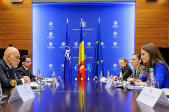 edited oana toiu si seful comitetului militar nato discutii la bucuresti despre securitatea marii negre si amenintarile cu drone 69fce909def49
