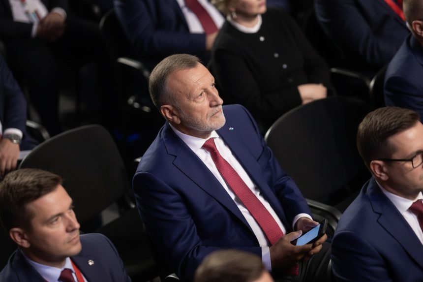 edited paul stanescu psd despre ilie bolojan profilul unui premier obsedat de austeritate dar si de propria persoana 6a0ecdd595e49