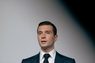 edited politico scenariu de cosmar in prezidentialele din franta jordan bardella ar putea ajunge presedinte in batalia cu extrema stanga si ea in crestere 6a15b03715b77