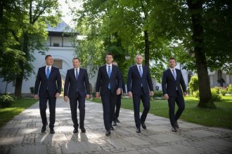 edited premier sinecurist psd il acuza pe bolojan ca recompenseaza cofetari si muzicieni cu functii publice 6a16ae832a08d
