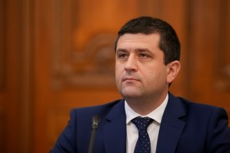 edited radu miruta anunta ca a descoperit mii de camioane care transporta mai multa marfa decat prevede legea ochii au fost inchisi prea tare si selectiv 69f8d00a51362
