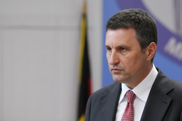 edited tanczos barna nu ne mai permitem salarii la stat peste cele din privat nu exista alta cale 6a12f5cb4db53