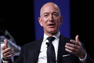 jeff bezos il contrazice pe primarul orasului new york ce spune despre impozitarea celor foarte de bogati 6a0f03b046461