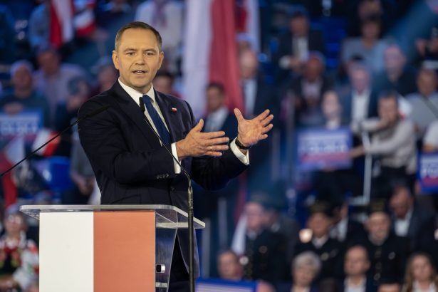 karol nawrocki vrea sa schimbe constitutia poloniei cu orice pret donald tusk ii pune piedici 69f7ab07d31c7