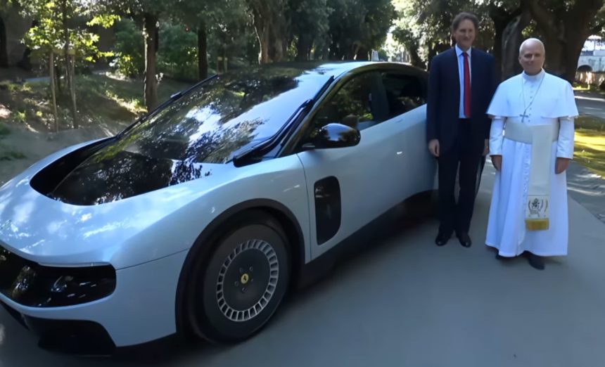 primul ferrari electric a primit binecuvantarea papei suveranul pontif impresionat de noul model 6a172600017c8