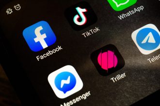 tinerii europeni se opun interdictiilor de pe retelele sociale si cer solutii bazate pe educatie si reglementare 6a01adecb82ea