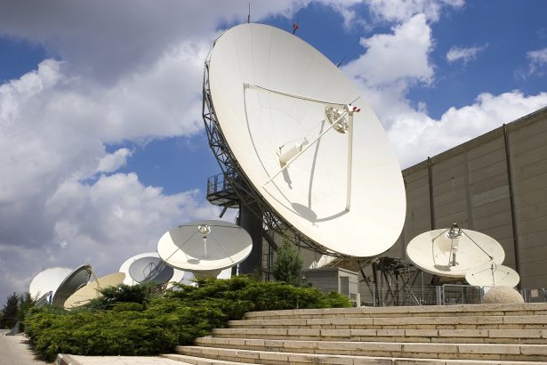 ue pregateste restrictii pentru gigantii americani din spatiu bruxellesul vrea control european asupra frecventelor satelit 6a16f01462f73