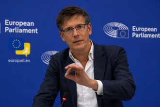 verzii europeni pierd unul dintre cei mai influenti lideri bas eickhout demisioneaza dupa dezvaluiri interne 6a1193f90510e