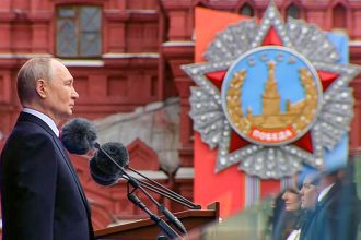 vladimir putin la parada de 9 mai din moscova mesaje despre razboi si armament imagini din piata rosie 69feea4cc0254