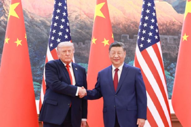 Donald Trump and Xi Jinping at the Beijing summit, symbolising U.S.–China rivalry, strategic stability, Taiwan tensions and the selective co-management of global power.