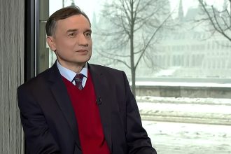 zbigniew ziobro fostul ministru polonez al justitiei inculpat pentru abuz de putere ar fi fugit in sua risca o condamnare de 25 de ani 6a00bddfad959