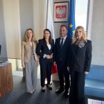 Dumitrița Albu în vizită de lucru în Polonia, într-un context diplomatic România-Polonia, cu accent pe interes național, administrație și diaspora.