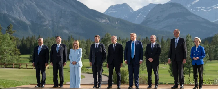 Donald Trump și Emmanuel Macron la summitul G7 din Franța, pe fundalul crizelor privind acordul SUA-Iran, Strâmtoarea Hormuz, Ucraina și mineralele critice.